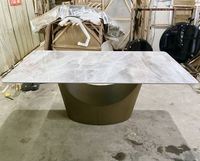 Table à manger de luxe Foshan, style designer, en pierre frittée, pour villa, avec base métallique en forme de bateau