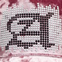 Vente en gros de casquette de baseball ajustée de style américain tissu de casquette de sport brodé sur mesure avec logo en caoutchouc motif imprimé à bas quantité minimale de commande