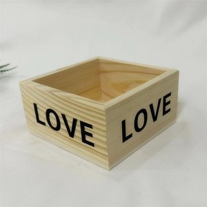 กล่องเก็บของไม้ทรงสี่เหลี่ยม ลายรัก สูง 5 ซม. สำหรับตกแต่ง - Product Image 3