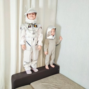 <span class=keywords><strong>Costume</strong></span> d'<span class=keywords><strong>astronaute</strong></span> <span class=keywords><strong>avec</strong></span> <span class=keywords><strong>casque</strong></span> pour enfants, ensemble de jeu de rôle spatial pour les tout-petits, garçons et filles de 4 à 10 ans - Product Image 4