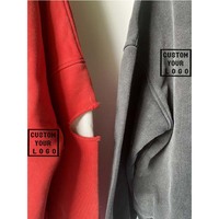 Sweat à capuche court personnalisé avec logo, effet vieilli et déchiré, style vintage, coupe oversize à épaules tombantes, en tissu gaufré double couche, délavé à la pierre