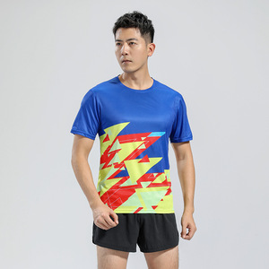 เสื้อคอกลมผู้ชายทรงสปอร์ตสำหรับฤดูร้อน ระบายเหงื่อได้ดี แห้งเร็ว ระบายอากาศได้ดี ป้องกันรังสียูวี น้ำหนักเบาพิเศษ เหมาะสำหรับการออกกำลังกาย - Product Image 2