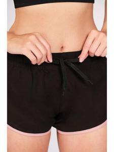 Shorts de sport extensibles en Lycra noir pour femme Munns & Mars – Taille mi-haute, confortables, pour l'entraînement athlétique - Product Image 2