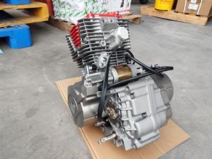 Moteur de moto OEM 300CC monocylindre 4 temps refroidi par huile, démarrage électrique, moteur vertical YTX300 pour assemblage de moto E - Product Image 6