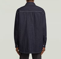 Kemeja Denim Indigo Gelap Pria Kustom OEM Lengan Panjang Kancing Depan Pakaian Kerja Overshirt Dua Saku Dada Hasil Akhir Rapi Klasik