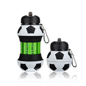 Botella de Agua Plegable de Silicona con Mosquetón, Taza Deportiva para Exteriores Resistente a Caídas y Fugas, Estilo Fútbol Blanco y Negro - Product Image 3