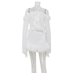 ชุดเซ็ต 2 ชิ้นสำหรับผู้หญิง เสื้อครอปคอ halter แบบเปิดไหล่แต่งระบาย & กระโปรงสั้น แฟชั่น - Product Image 5