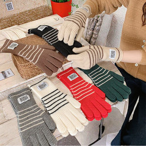 ถุงมือกอล์ฟฤดูหนาวสำหรับผู้ชายมือขวา คุณภาพสูง หนังคาเบรตต้าพรีเมียม เป็นมิตรกับสิ่งแวดล้อม ทนทาน คลาสสิก สีทอง/เหลือง สำหรับเล่นกีฬา - Product Image 3