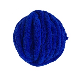 Fil chenille végétalien épais Bernat Design 7 Jumbo pour couverture, écharpe, lit pour chien et chat - Vente en gros - Product Image 3