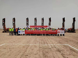 Suggerire un dispositivo di palificazione a energia solare durevole e multifunzionale con una colonna di telaio da 6m e binari per un efficiente lavoro di palificazione. - Product Image 5