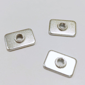 Écrou à sertir Xiecheng M5 M4 M3 en acier au carbone, plaqué zinc bleu, à plaque carrée anti-desserrage pour profilés en aluminium - Product Image 2