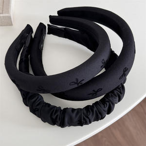 رباط شعر بلاستيكي عريض مغطى بلون رمادي وأسود للنساء رباط رأس سميك مبطن بالإسفنج - Product Image 3