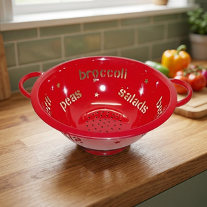Passoire en plastique rouge avec impression de mots alimentaires, passoire durable pour la cuisine - Product Image 2