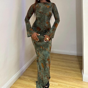 Robes longues ajustées pour femmes, nouveau style, col rond, manches longues, imprimées, dos nu, avec détail de nouage, tendance - Product Image 1
