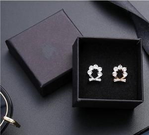 Boîte d'emballage personnalisée en carton pour boucles d'oreilles, bracelets et colliers avec logo sur mesure - Product Image 6