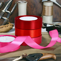 Vente en gros 40mm ruban de satin rouge logo personnalisé motif tissé 100% fibre de polyester tissu de haute qualité emballage cadeau fête