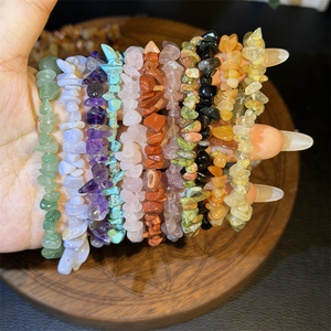 Großhandel Natürliche Unregelmäßige Bunte Heilkristalle Edelstein-Schmuck Feng Shui Kieselstein-Armband als Geschenk - Product Image 2