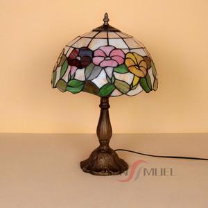 Vendita all'ingrosso e diretta di mosaici artistici <span class=keywords><strong>in</strong></span> <span class=keywords><strong>vetro</strong></span> colorato su misura per chiese e <span class=keywords><strong>lampade</strong></span> <span class=keywords><strong>da</strong></span> <span class=keywords><strong>tavolo</strong></span> Tiffany LED economiche <span class=keywords><strong>da</strong></span> 8 pollici - Product Image 4