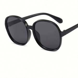 Vente en gros de lunettes de soleil tendance rétro vintage 2021 avec logo personnalisé, grandes montures, verres dégradés, lunettes de soleil rondes surdimensionnées pour femmes - Product Image 4