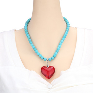 Collier en forme de cœur turquoise avec pendentif en verre rouge, bijoux à porter au quotidien - Product Image 1