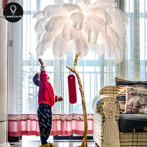 <span class=keywords><strong>Lampada</strong></span> da Terra di Design Unico e Moderno <span class=keywords><strong>con</strong></span> <span class=keywords><strong>Piume</strong></span> LED per Decorazione Interna Personalizzata, Paralume Rosa e Blu e Corpo in Ferro per Hotel, Villa, Casa e Negozi - Product Image 2