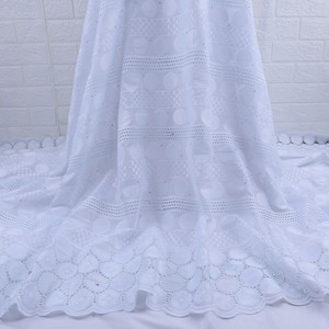 Dentelle <span class=keywords><strong>suisse</strong></span> en voile de coton blanc pur en <span class=keywords><strong>Suisse</strong></span> avec pierres, tissu de dentelle sèche africaine de haute qualité au Nigeria pour vêtements 1760 - Product Image 1