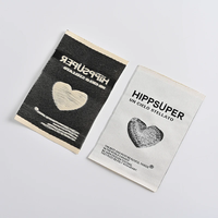 Étiquettes thermocollantes en tissu satiné polyester à coupe droite avec logo personnalisé pour vêtements