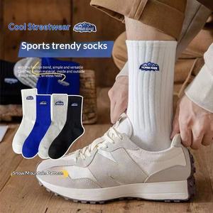 Chaussettes de sport décontractées Zhuji printemps-été en polyester pour <span class=keywords><strong>hommes</strong></span> et femmes, mi-mollet, anti-frottement, absorbantes, vente en gros - Product Image 2