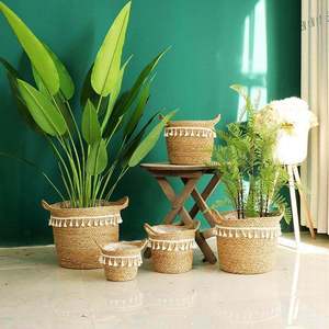 Panier à fleurs rond en rotin et paille tressé, fait à la main avec pompon, pour plantes d'intérieur et décoration - Product Image 2