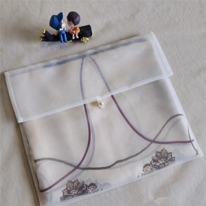 Pochette en tissu organza blanc personnalisable avec logo Fuchen OP, grande taille, fermeture à rabat, pour mariage - Product Image 6