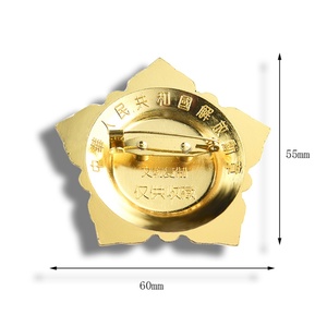 Medalla de Metal Dorada con Diseño Personalizado, Logotipo Grabado en Relieve del Pentágono, Medalla Honorífica - Product Image 4