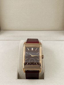 Montre rectangulaire réversible pour homme avec petite seconde, boîtier en métal poli, bracelet en cuir bordeaux pour affaires et événements - Product Image 1