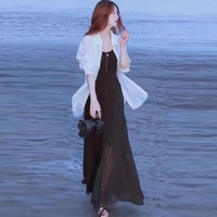 Ensemble deux pièces mode été 2026 pour femme : chemise anti-UV et longue robe nuisette, tenue jeune et ajustée, stock international