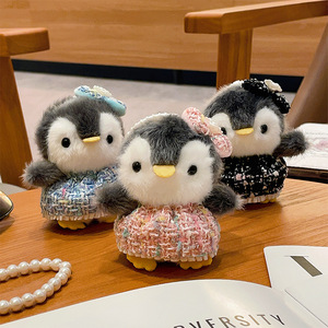 Lindo Llavero de Pingüino de Peluche con Vestido de Tweed, Elegante Muñeco de Peluche de Pingüino Pequeño para Bolso, Colgante Esponjoso de Pingüino para Mochila - Product Image 2