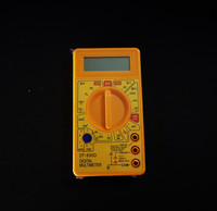 DT830D mini multimètre jaune Multimètre électrique AC courant continu hors buzzer test