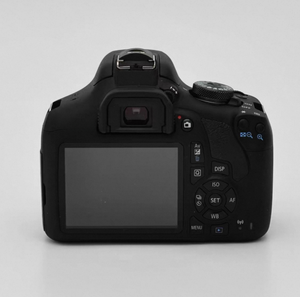 Canon 1500D — Cámara réflex digital de nivel básico de 24.1MP, en excelentes condiciones, con pocas disparos realizados, perfecta para retratos y fotografía diaria. - Product Image 3