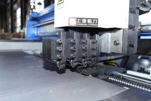 सीएनसी स्टेनलेस स्टील <span class=keywords><strong>v</strong></span>-ग्रोविंग कटिंग मशीन - Product Image 3