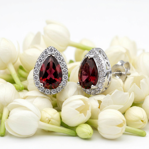 Pendientes de tuerca de granate talla pera de plata 925, joyería clásica para mujer, con engaste de garra en forma de gota de agua, para uso diario - Product Image 1
