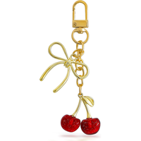 Porte-clés de luxe en cerise de qualité supérieure avec nœud doré et paillettes, breloques pour sacs à main haut de gamme, cadeau de luxe pour femmes, livraison rapide