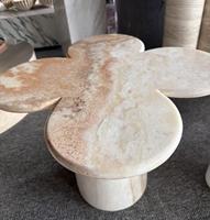 Tables basses, tables d'appoint et tables d'angle en pierre naturelle de forme florale, idéales pour les halls d'hôtels, les villas et les appartements