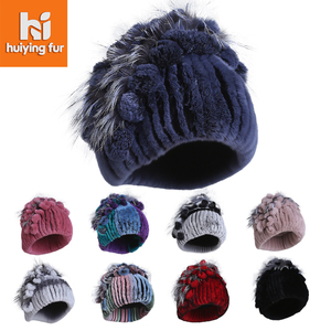 Cappello Invernale <span class=keywords><strong>da</strong></span> Donna in Pelliccia di Coniglio Rex con Bordo in Vera Pelliccia di Volpe Argentata, Berretto Lavorato <span class=keywords><strong>a</strong></span> Maglia Elegante Stile Russo - Product Image 1