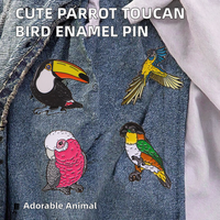 En gros, Broche en métal émaillée souple, motif oiseau (perroquet, toucan) de dessin animé, pour décoration de vêtements, cadeau mignon