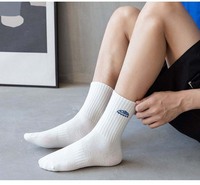 Haute qualité confortable printemps et été brodé unisexe respirant confortable broderie coton mi-mollet chaussettes personnalisées