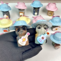 Figurines en cristal de nouvelle conception en gros avec chapeau de paille et lunettes, pierres de guérison mélangées pour la décoration intérieure et les cadeaux