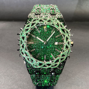Montre pour homme de grande taille, unique et personnalisée, avec mouvement à quartz, cadran à aiguilles, design à motif d'épines, zircon incrusté, vert, entièrement sertie de diamants, style hip-hop - Product Image 1