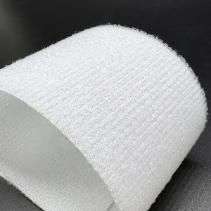 강한 끈적 끈적한 패스너 테이프 부드럽고 부드러운 성형 나일론 플라스틱 사출 부드러운 마이크로 후크 및 루프 바느질 옷 테이프 - Product Image 3