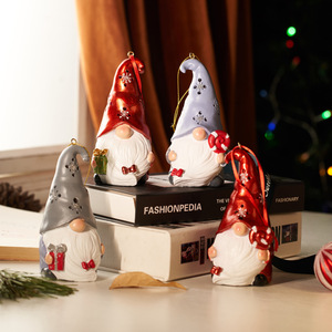 2025 vente chaude arbre de noël suspendus décor ensemble résine bonhomme de neige pain d'épice père noël renne ours noir ornements - Product Image 3