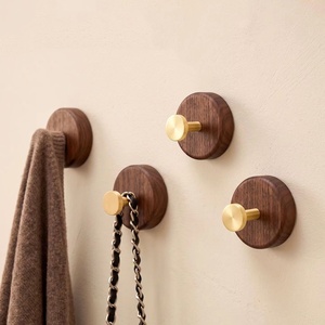 Crochets muraux décoratifs de luxe en bois massif de noyer noir et laiton, adhésifs, sans perçage, pour entrée, finition vintage polie - Product Image 1