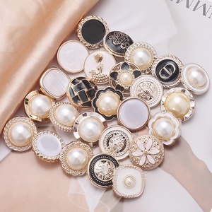 Phụ Nữ Mới Của Matte Vàng Đen 4-Lỗ May Nút Chân Lớn Trang Trí Kim Loại Mạ Cho Áo Quần Áo Phụ Kiện May Mặc - Product Image 6