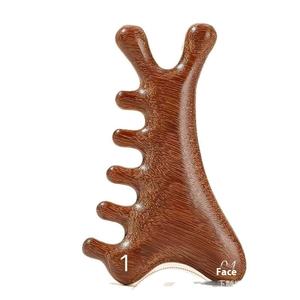 Masseur de cuir chevelu multifonctionnel quatre-en-un et grattoir de méridiens, peigne en bois de santal pour soulager la perte de cheveux, application visage et yeux-corps - Product Image 1